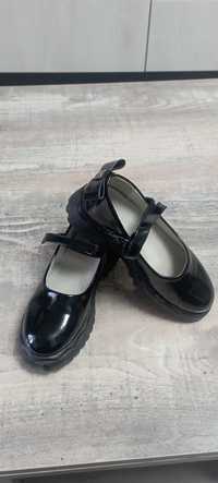 Туфли для девочки чёрные
