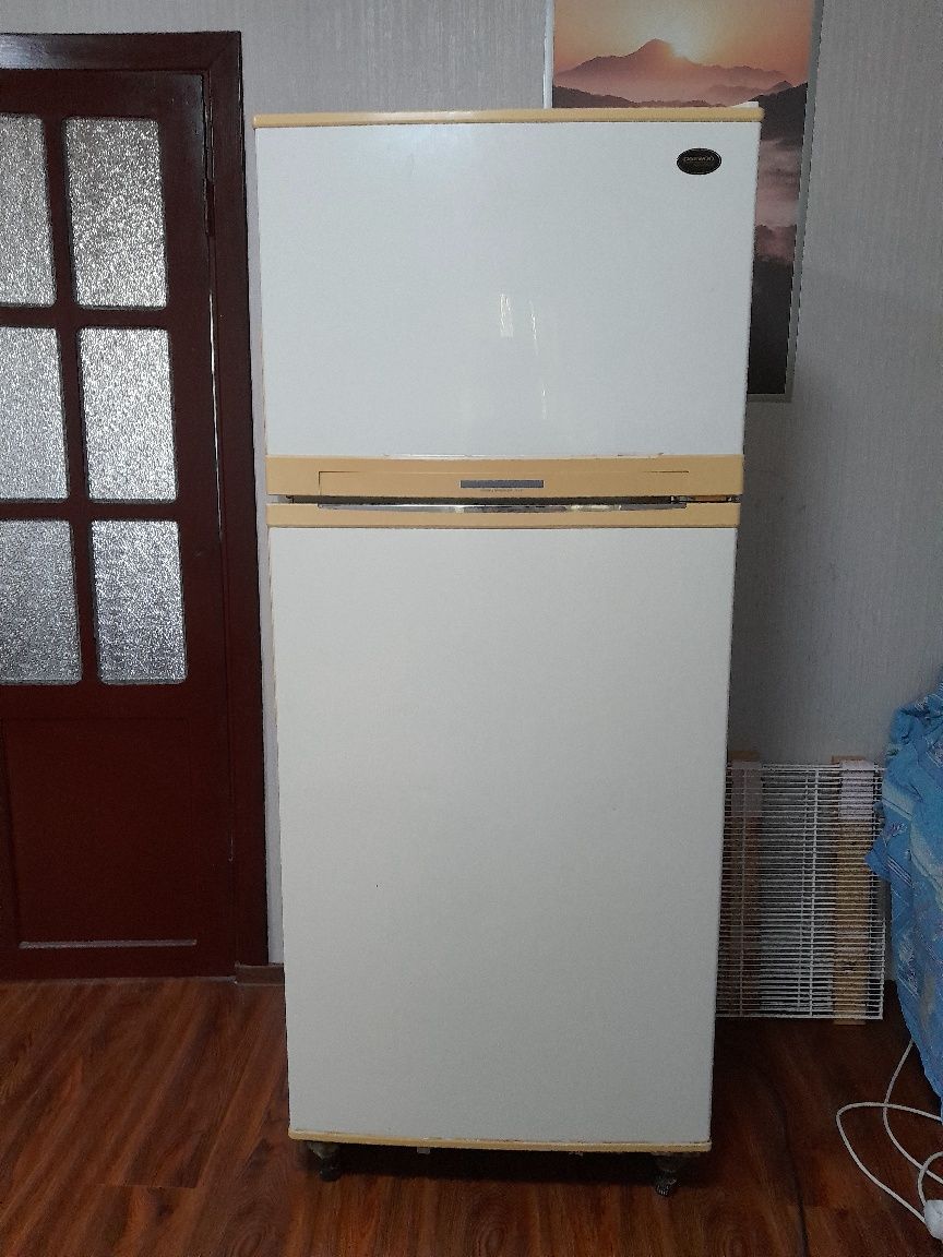 Продаю холодильник ,б.у DAEWOO  no frost большой ,рабочий