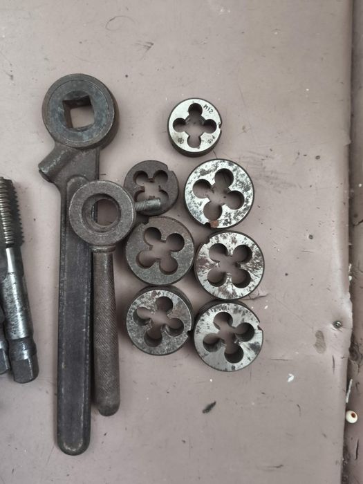 Метчики, лерки, свёрла, фрезы и другое.