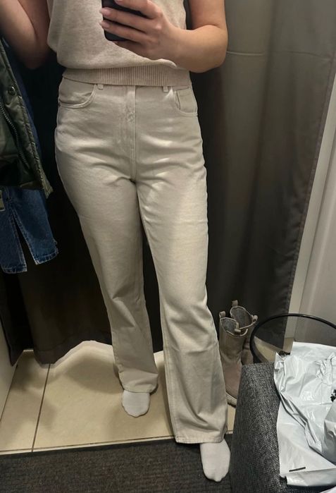 Джинсы SELA. размер XS молочные