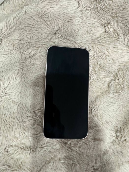 продам iPhone 13