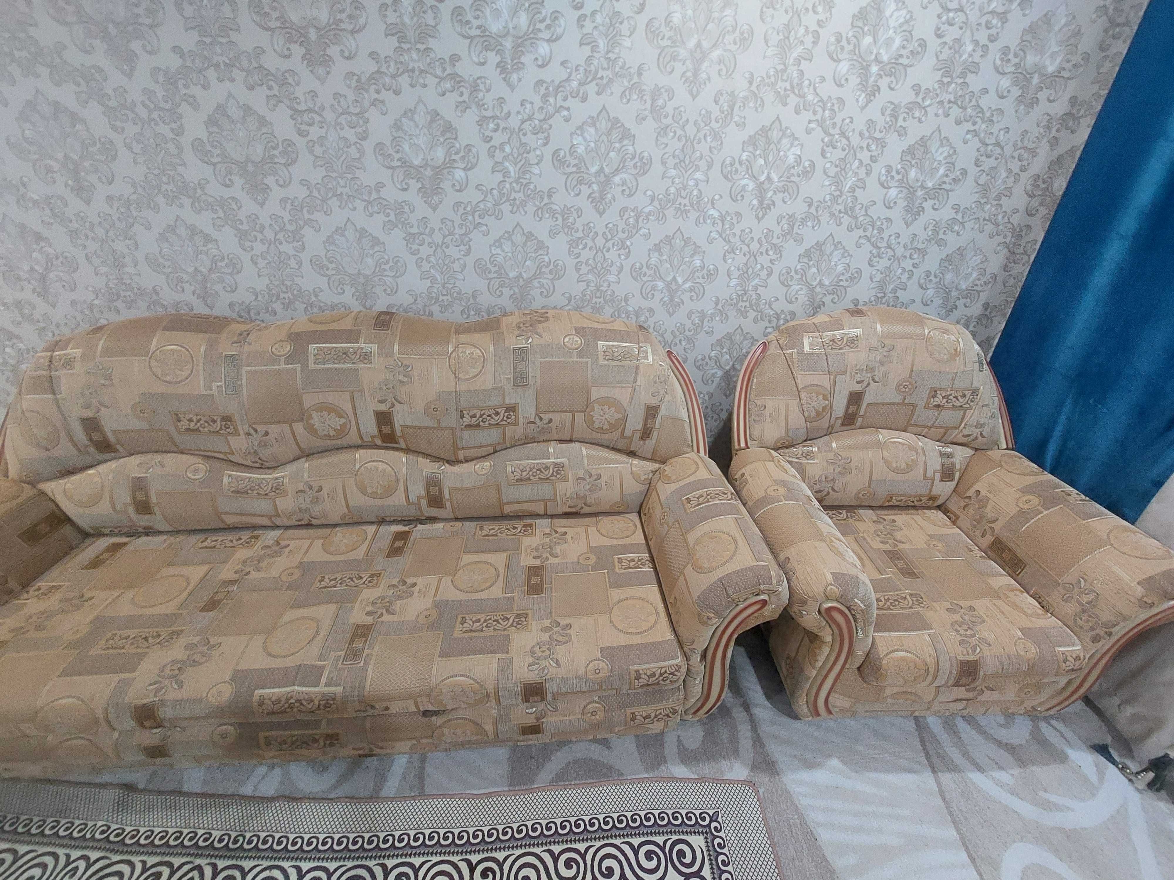 Продам диван 3.2.1 в хорошем состоянии !