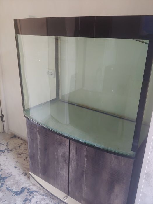 Продам акквариум на 400.500л с тумбой