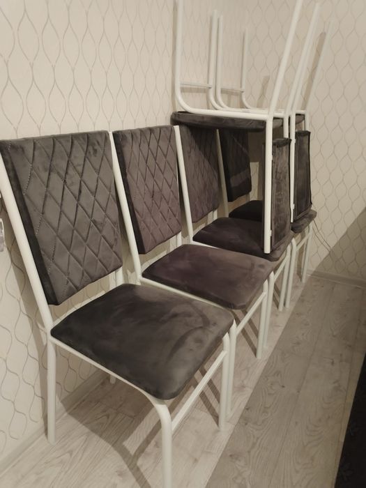 Кухный стулья новый