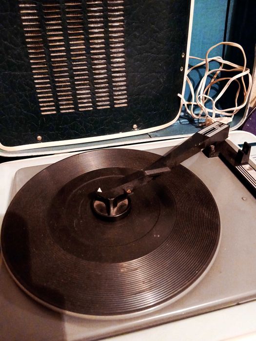 Продавам грамофон Юность 301 – Ретро класика!