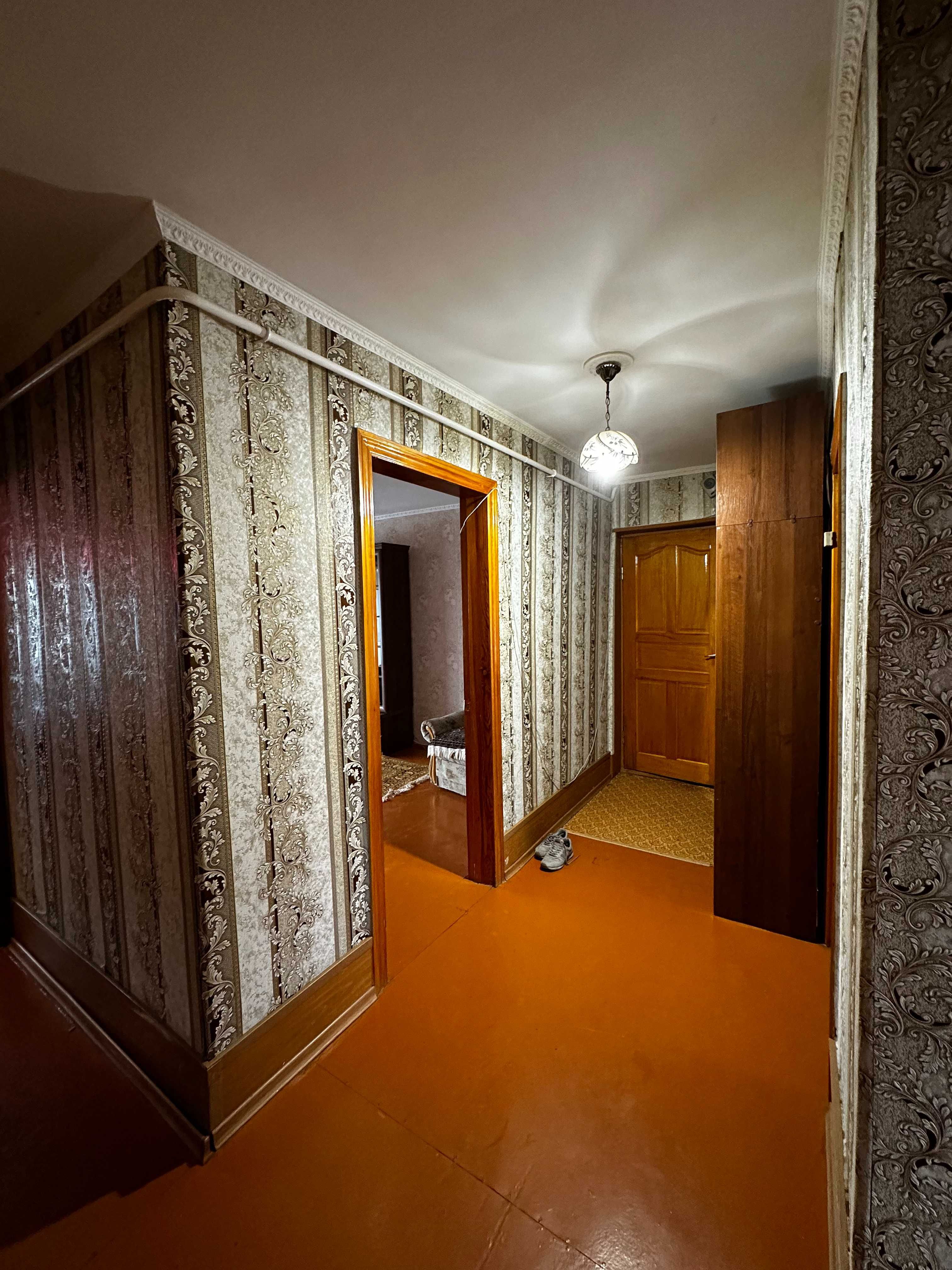 Продам 3-ех комнатную квартиру в 19 - мкр.
