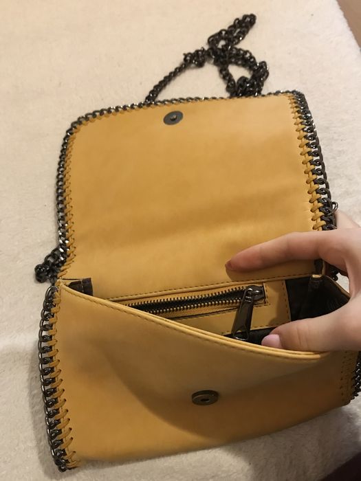Жълта чанта-естествена кожа