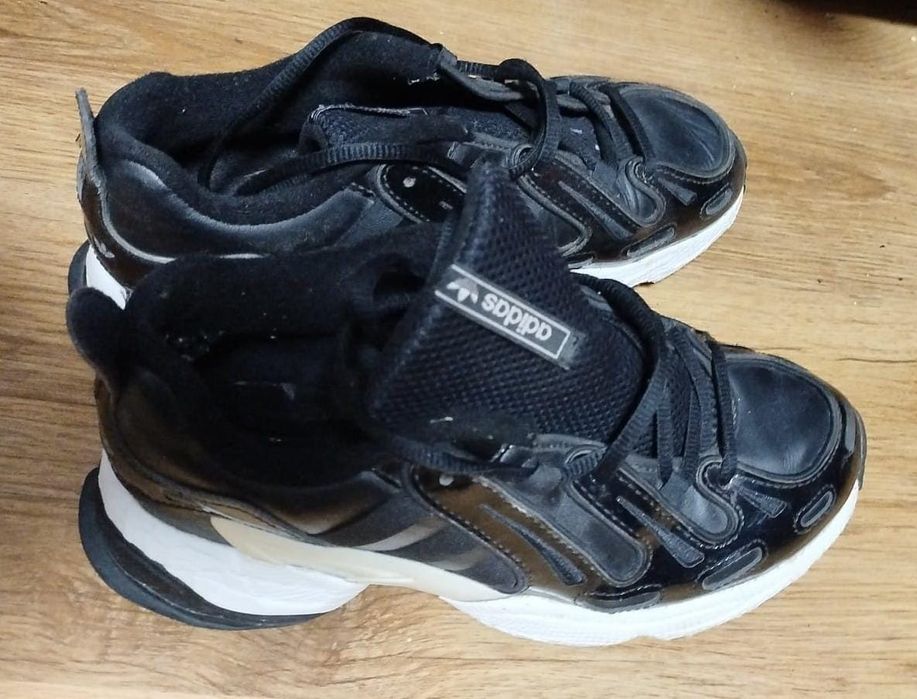 Vând adidași dama originali Addidas