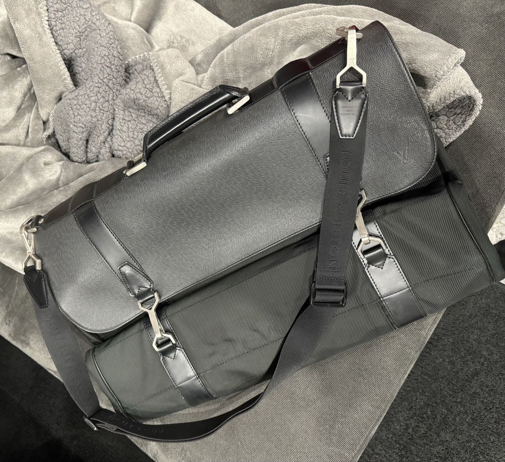 Чанта за костюм Louis Vuitton оргинална!