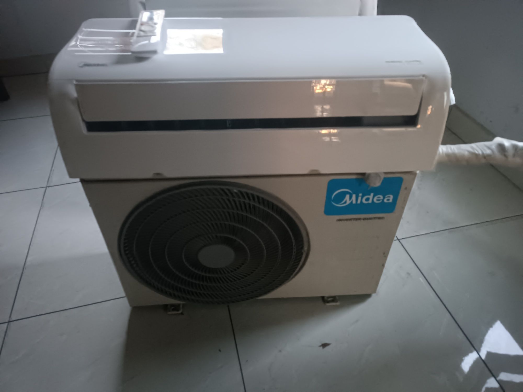 Kondisioner Midea 12 Inverter