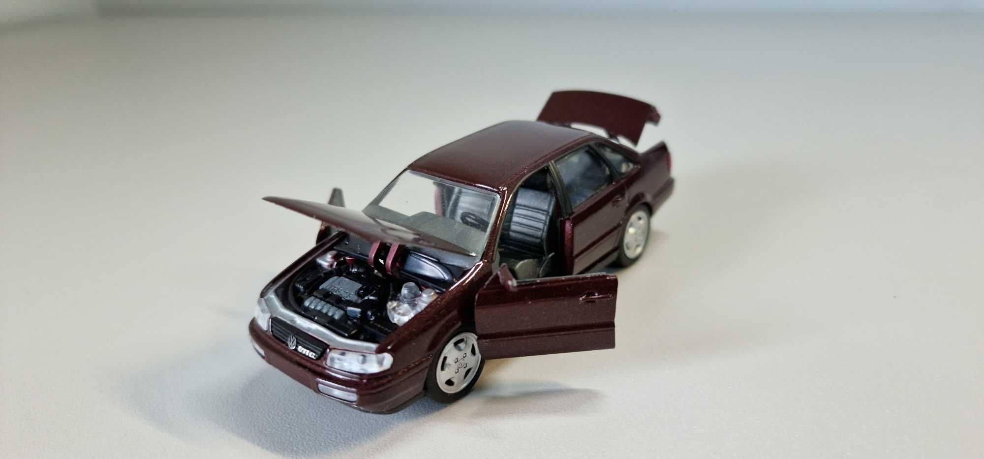 Macheta Volkswagen Passat, metalic, scara 1:43, producator Schabak