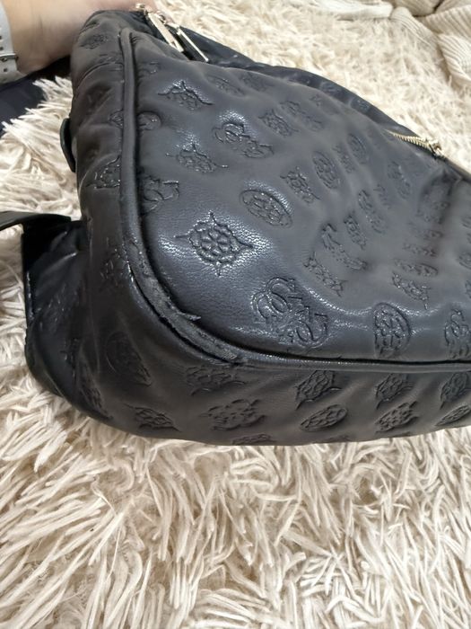 Дамска раница на Guess