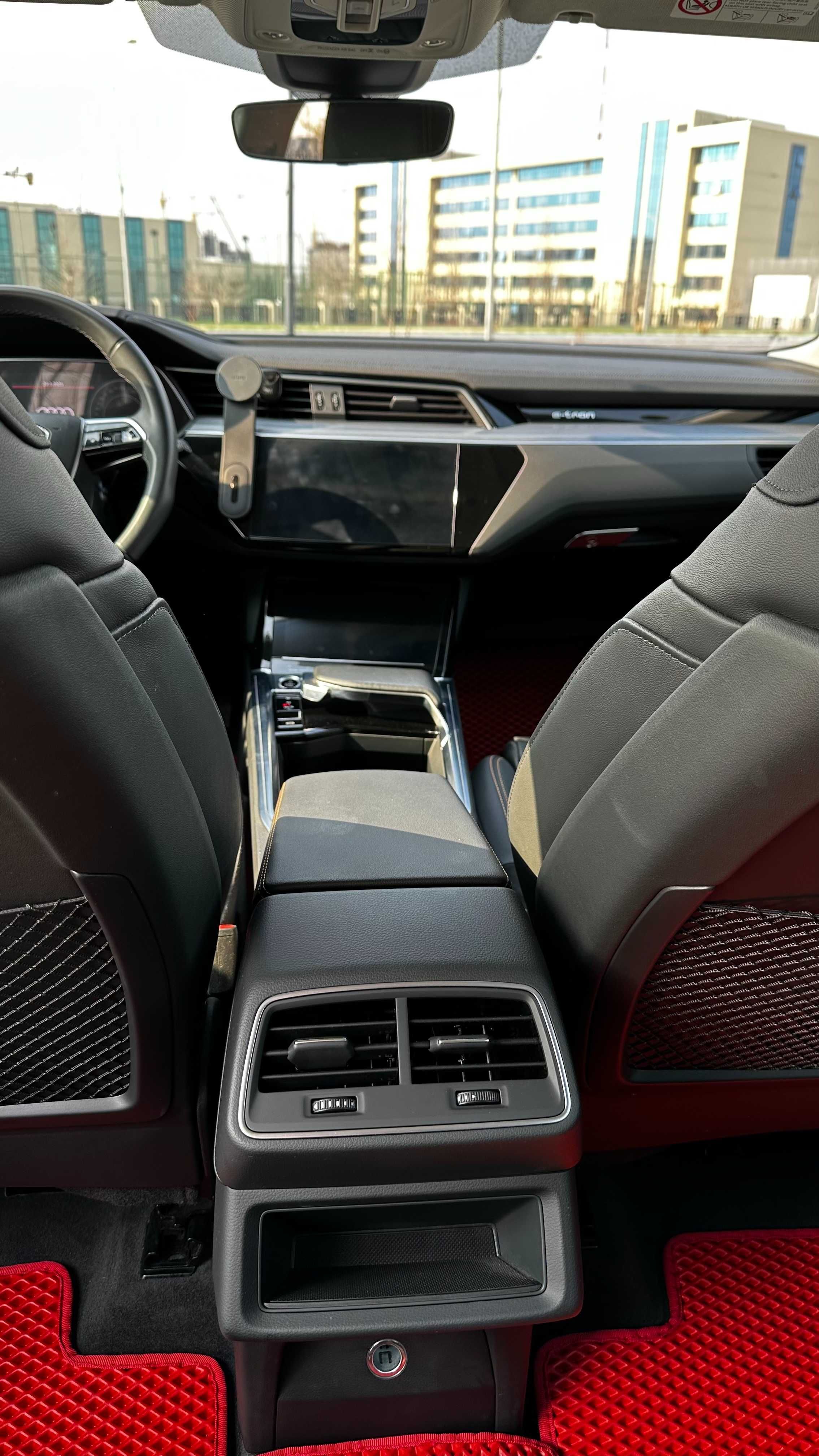 СРОЧНО продается AUDI e-tron 50 Quattro S-line (2023)
