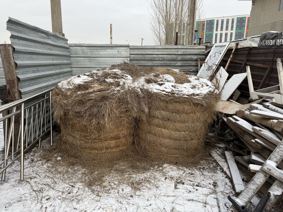 Продам сено 4 (четыре) рулона срочно