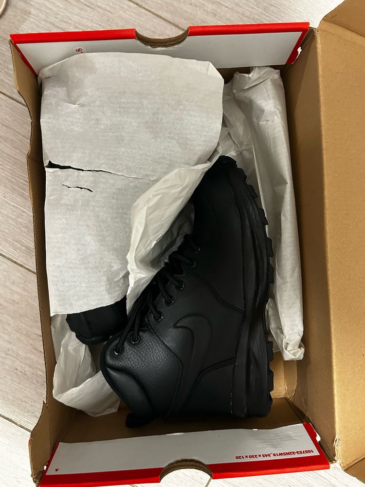 Високи кецове Nike MANOA
