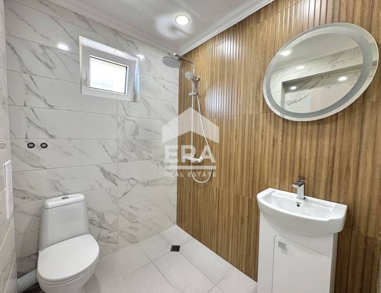 Панорамен тристаен апартамент, завършен"до ключ", в нова сграда с Акт