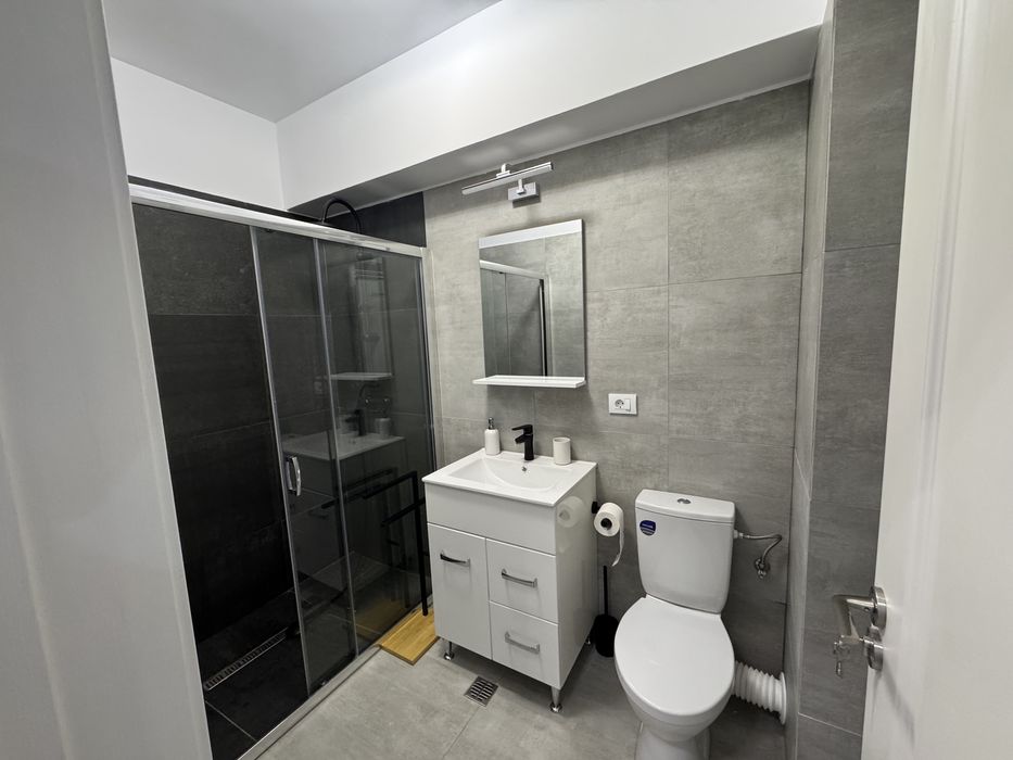 De inchiriat apartament 2 camere bloc nou