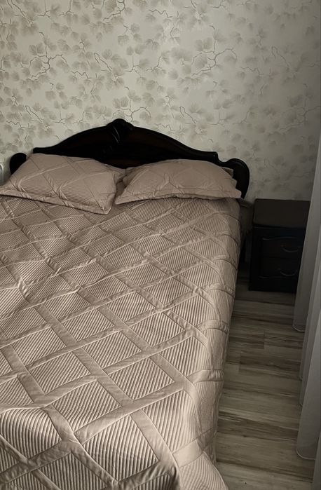 Кровать двухспальная с матрасом