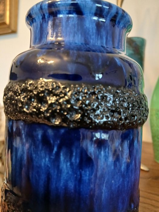 Vaza din porțelan,tehnica Fat lava