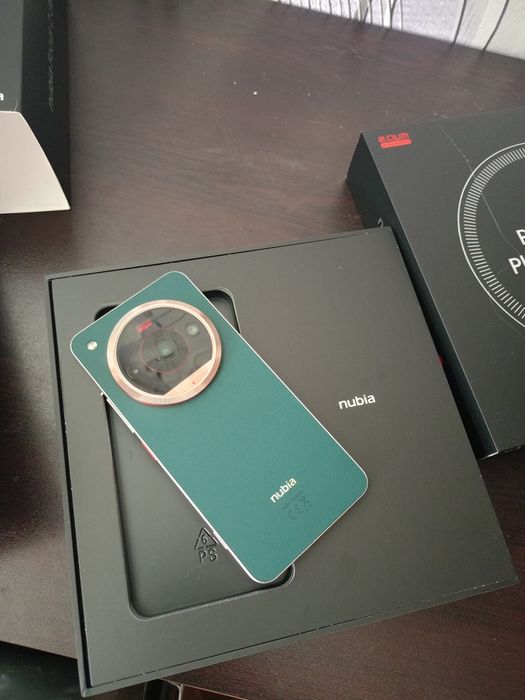 Смартфон  ZTE nubia focus 2 ultra 8/512 GB