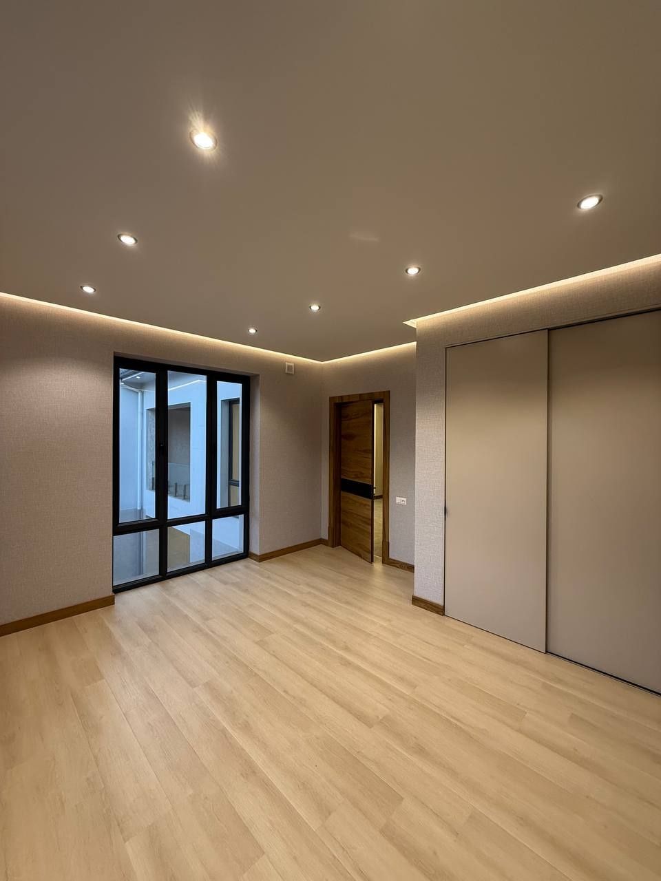 Dombrobod.1.9 sotik. 300m2. 5xona