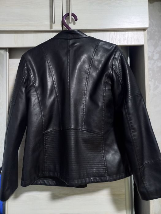 Кожаная куртка женская