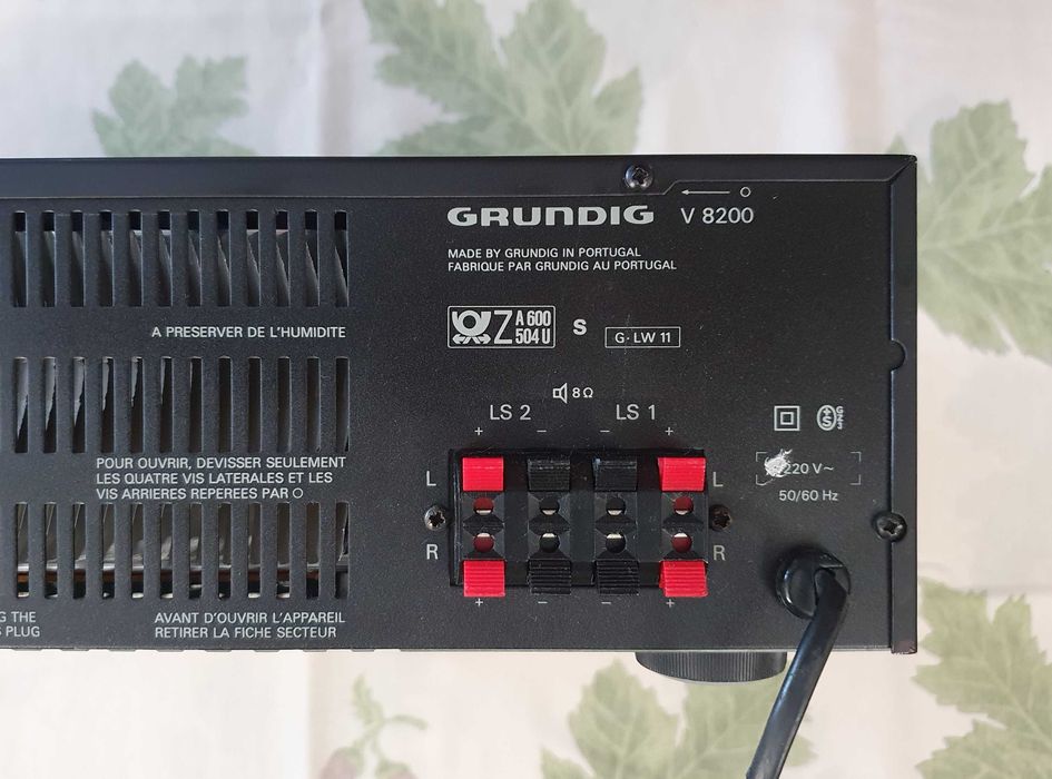 Комплект Grundig, усилвател и тонколони