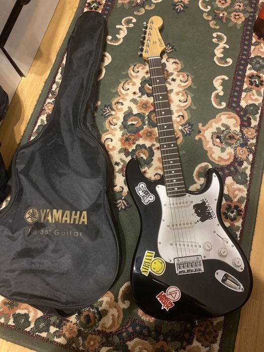 Срочно продам электрогитару фендер