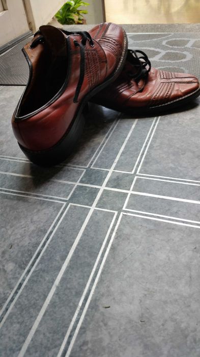 Pantofi retro de piele