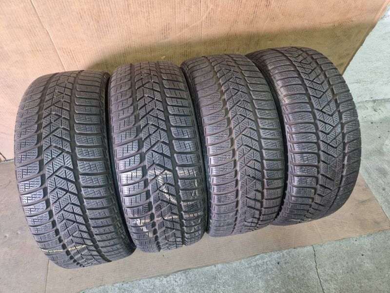 4 Pirelli R18 225/45 Anvelope de iarnă DOT2720