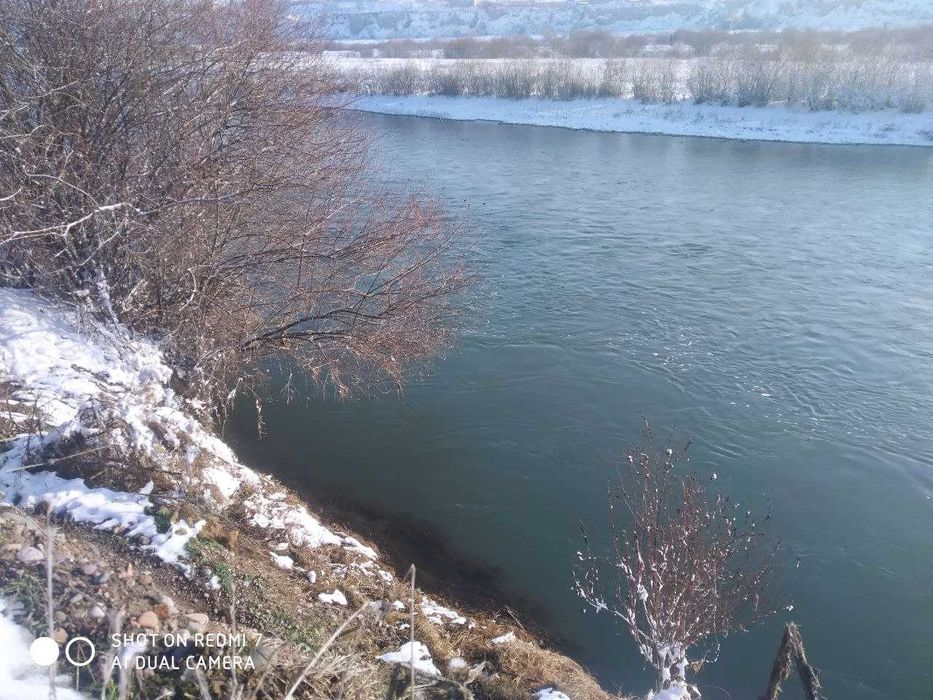 4 гектара вдоль реки на Ташморе.