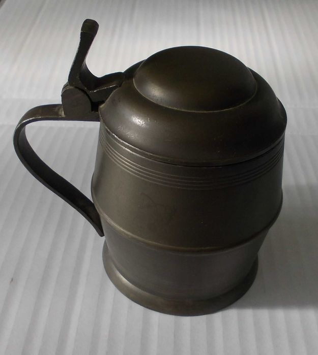 Halba veche din metal