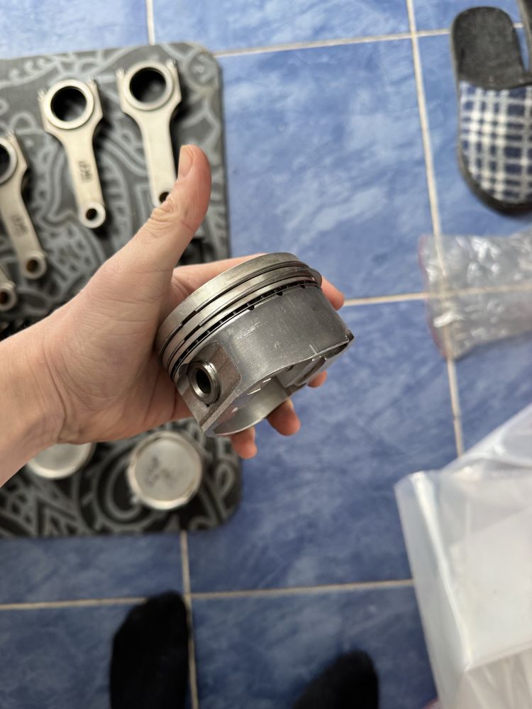 Продавам бутала за 1.8Т 2.0T