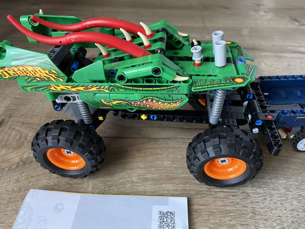 Lego Technic Monster Jam , Autobasculanta, mașina de curse