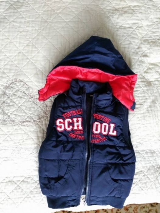 vesta cocheta cu gluga pentru copii 4-5 ani