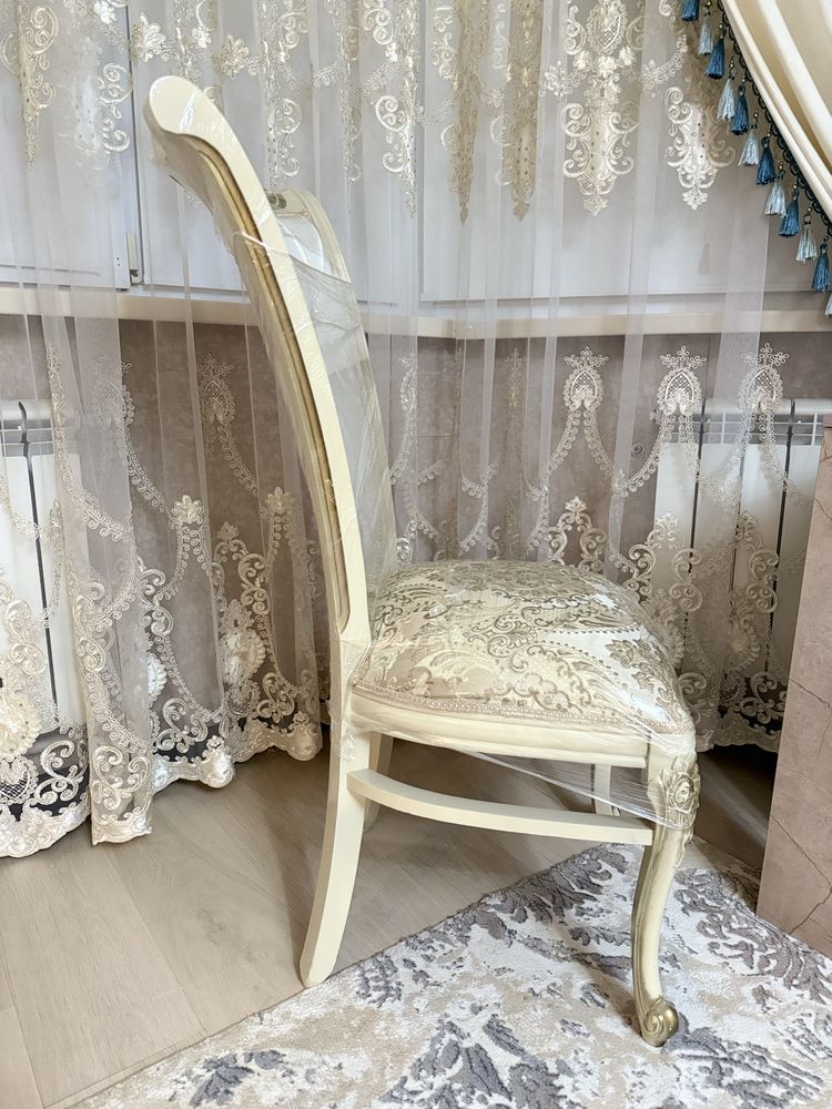 Продаются стулья в гостиную