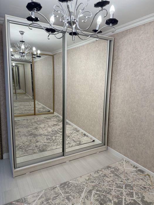 Шкаф с зерколом