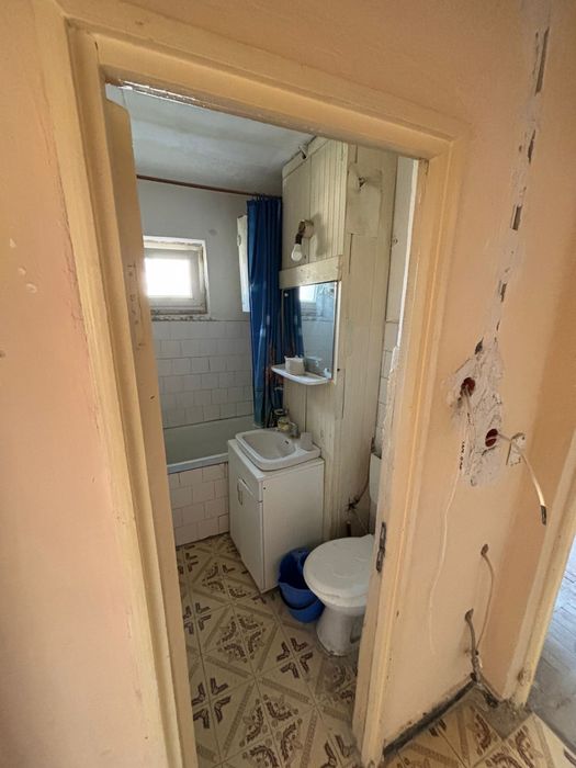 PROPRIETAR vând apartament cu 3 camere Et.1 ,Aleea Ioan Slavici Bl 49