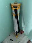 Тринога за лазерен и оптичен нивелир DeWALT DE0736 - 107-173 cm, 5/8