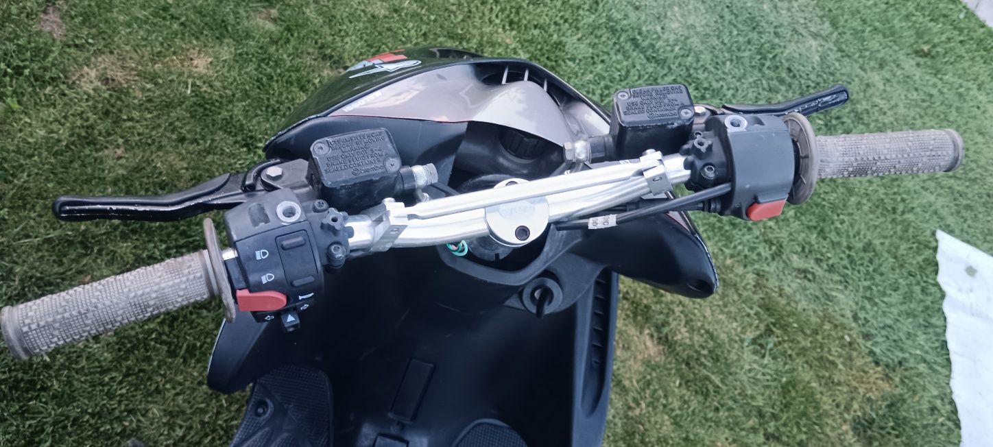 Yamaha Aerox
Скутера е 70 цц