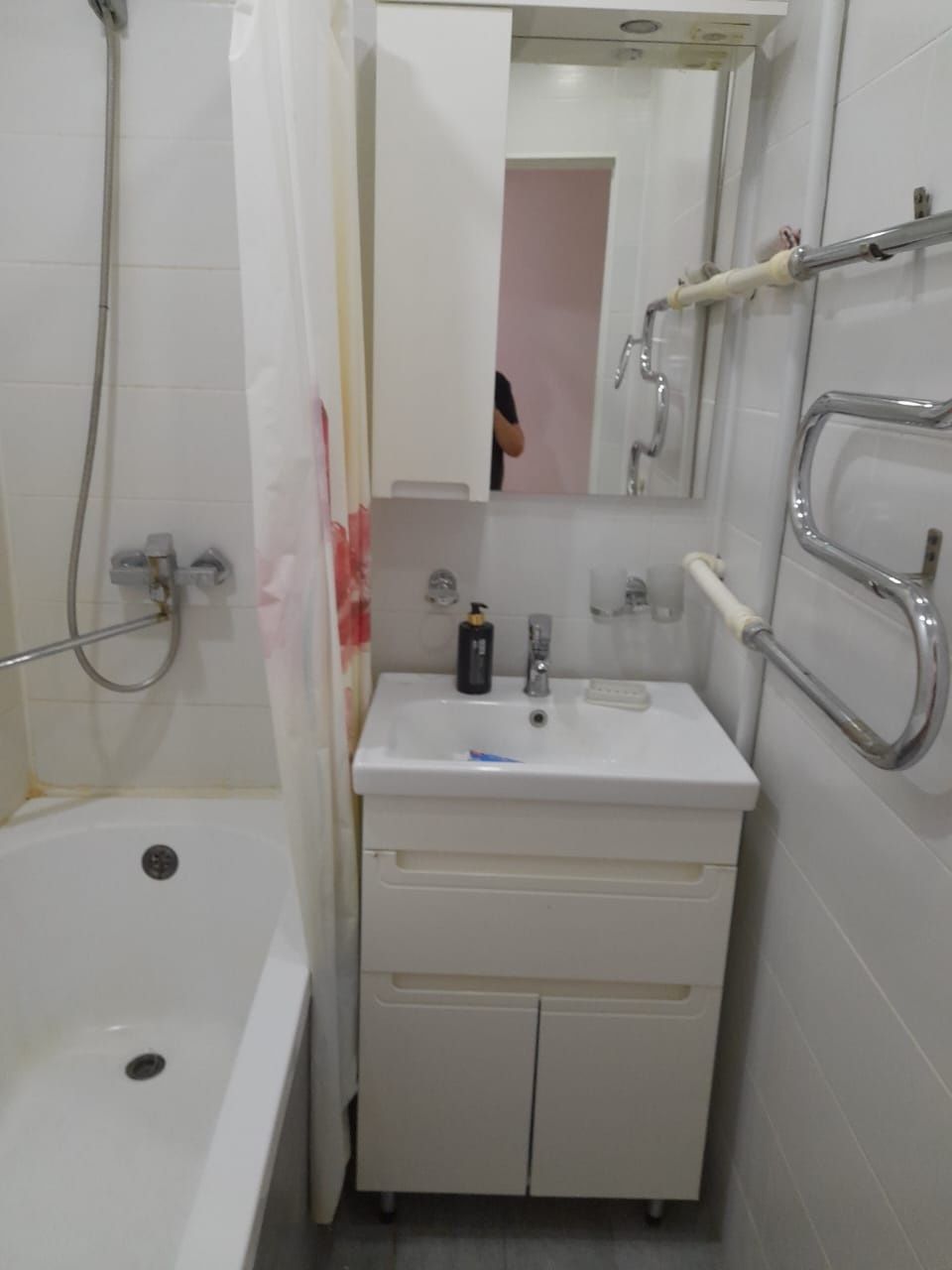 Срочно продаём 2 кв , напротив ТД Жанар