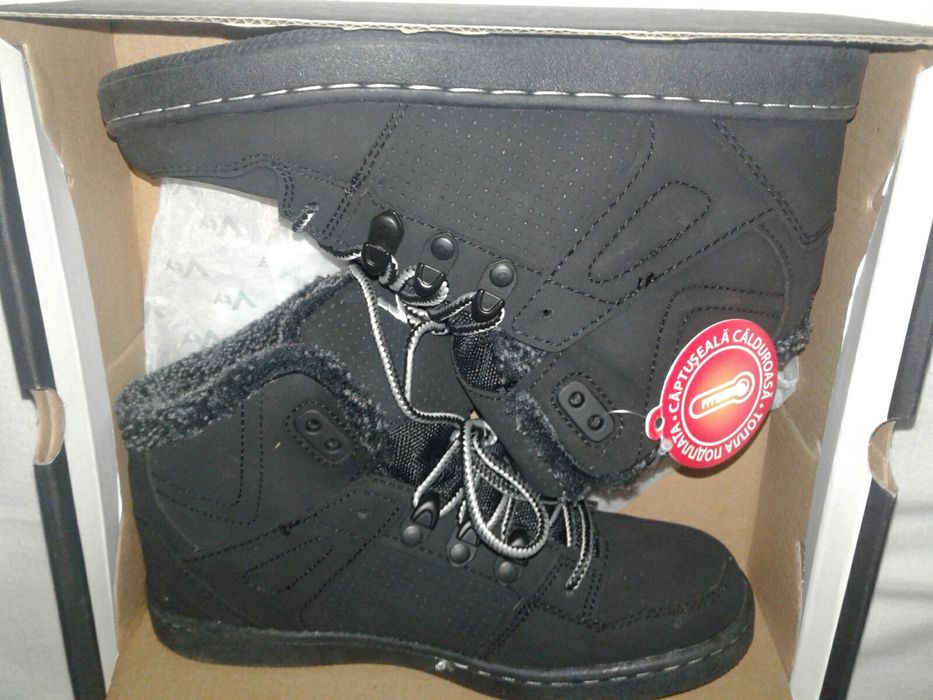 Ghetute tip adidas, cu captuseala imblanita, m. 33, Victory,negre, noi