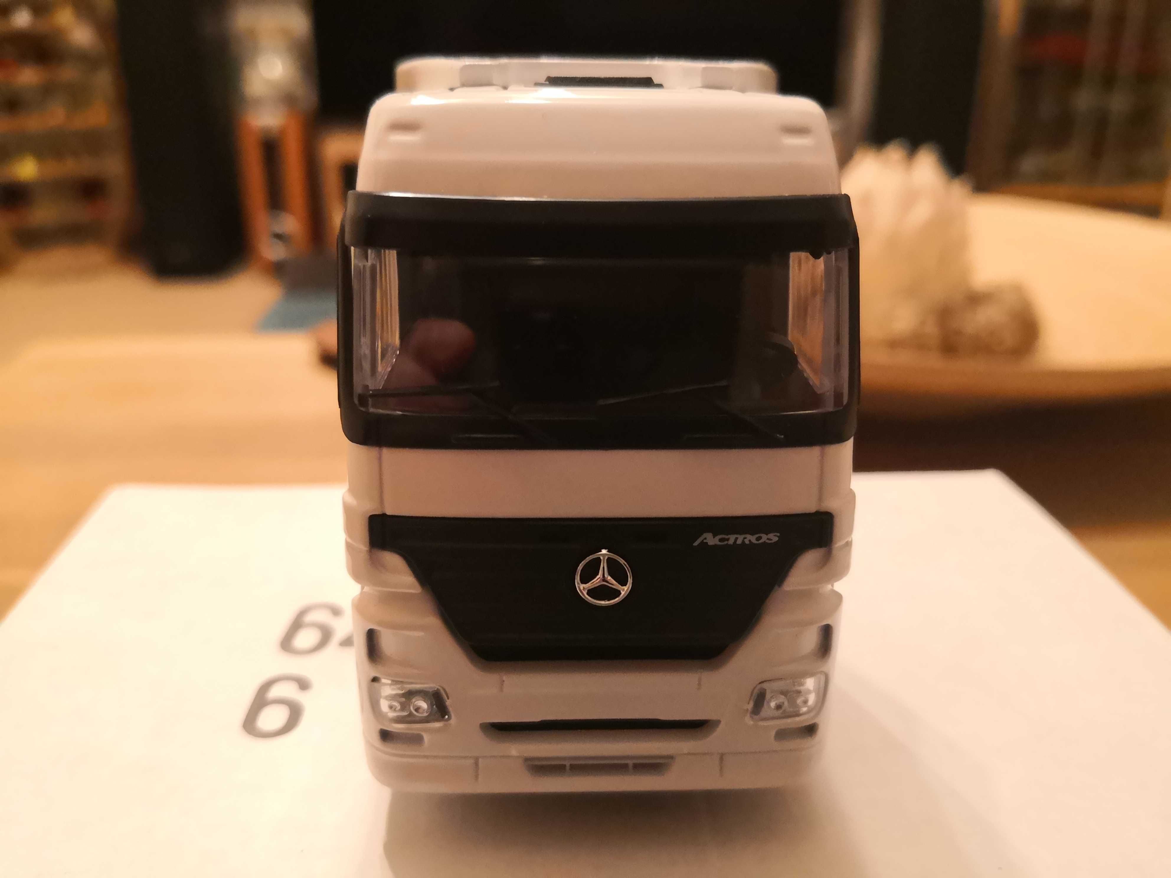 Se vinde machetă, jucărie cap tractor Mercedes Benz actros