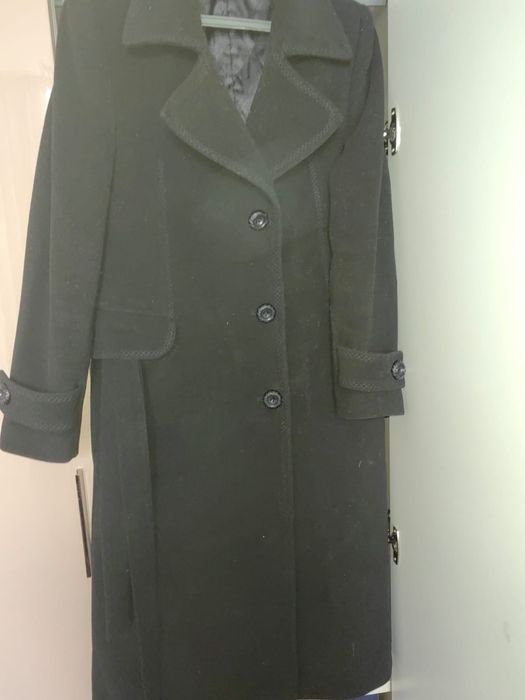 Продам кашемировое пальто со стеганым подкладом двубортное.Стильное.48