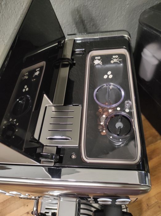 Кафемашина/Каферобот Saeco Exprelia Evo