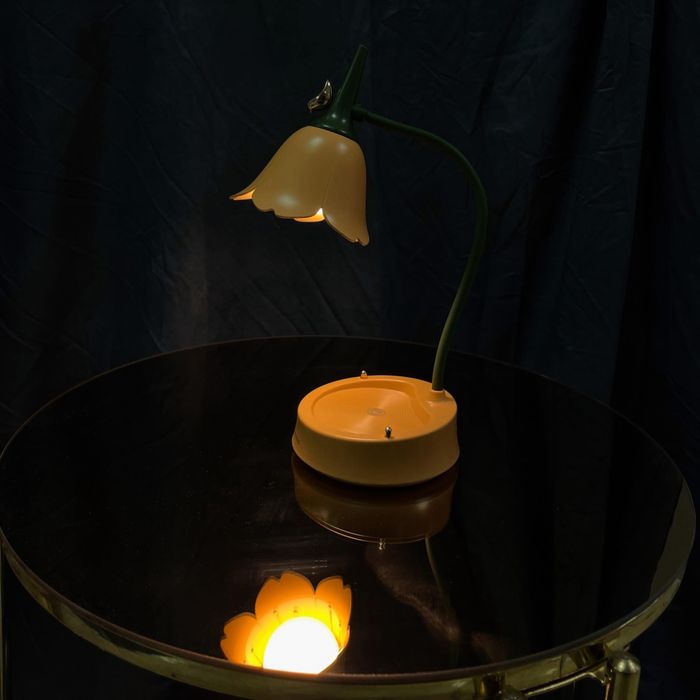 Настолна лампа.