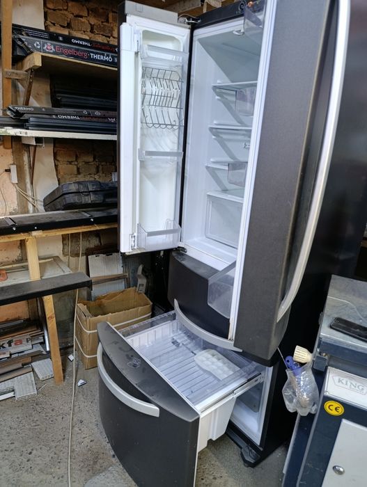 Холодильник в хорошем состоянии ariston