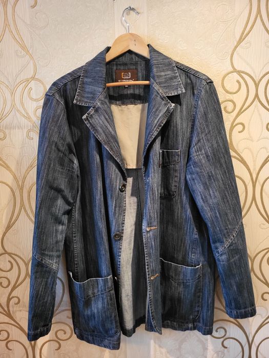 Мужской, новый, отличный.