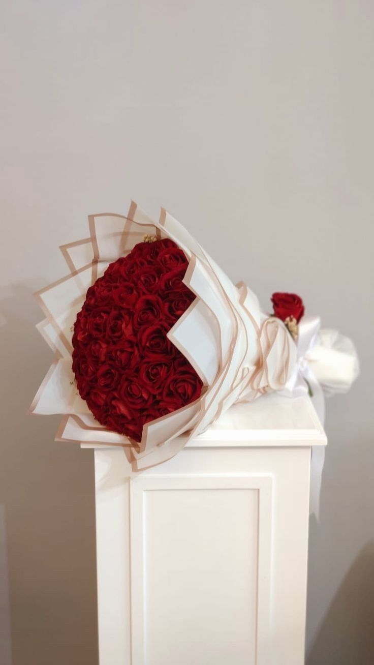 Доставка цветов/ Вечные розы из атласных лент Ароматизированные розы