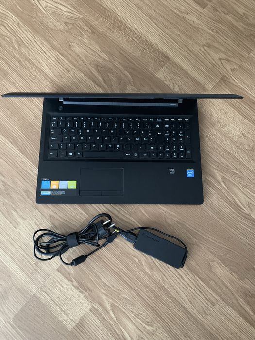 Laptop Lenovo Slim display 15,6 led,Windows 10,4gb ram,600gb memorie.